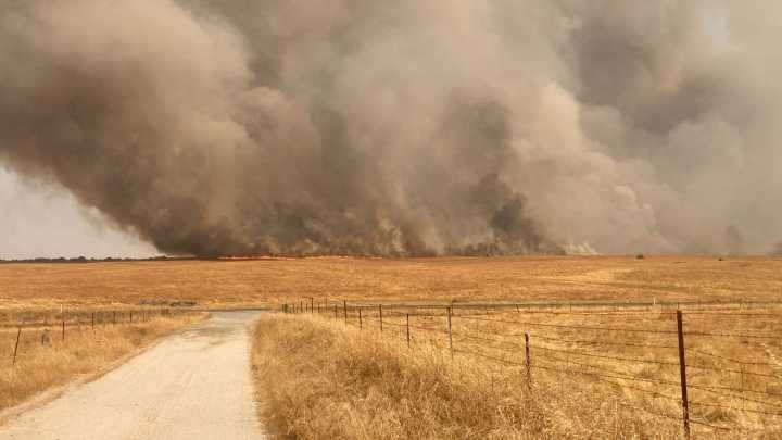 Desalojos en Las Viñas y Cuartos de Baños por incendios fuera de control