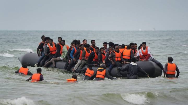 Home Office to give £100m to support 'one in, one out' migrant scheme with France