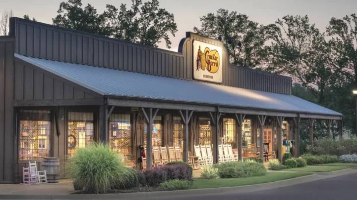 Cracker Barrel sticks to old logo after social