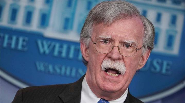 FBI investiga a John Bolton y allanó su residencia