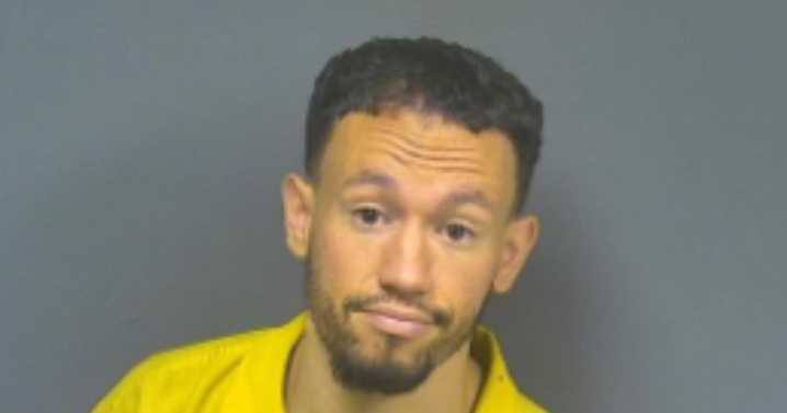 Man arrested after stabbing friend with scissors at Mississippi barbershop, police say