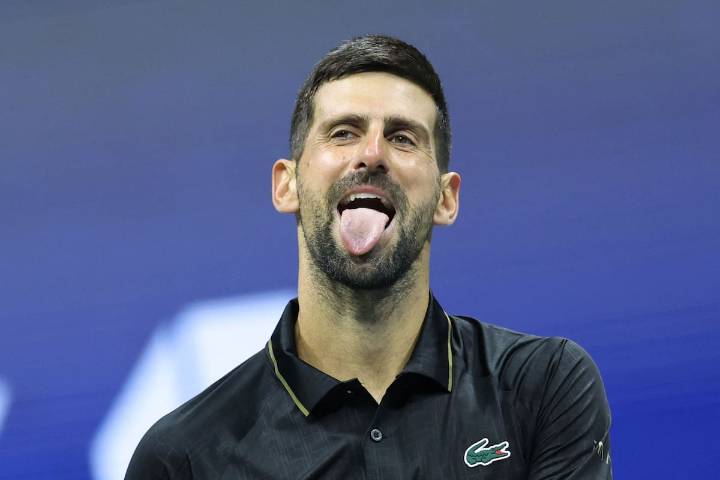 Crack a los 38. Djokovic tira magia, baila, sigue adelante y el recuerdo de sus imitaciones causa simpatía