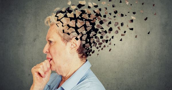 Ni a los 65 ni a los 70: científicos aseguran que los primeros síntomas de Alzheimer aparecen años antes de su diagnóstico, ¿cómo prevenirlo?