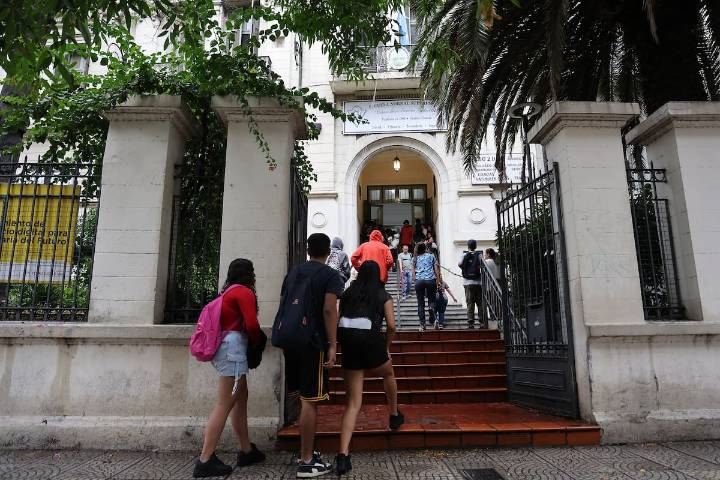 Informe. Dos factores que, según los chicos de 15 años, limitan las aspiraciones que tienen para después del secundario