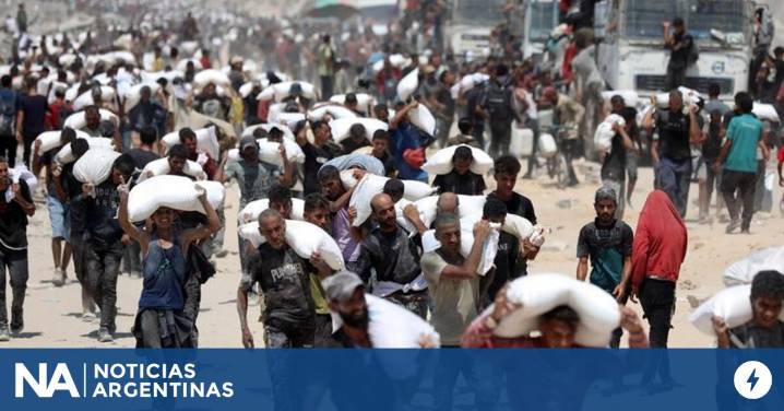 Egipto envía el 18º convoy de ayuda a Gaza en medio de negociaciones para un acuerdo de rehenes