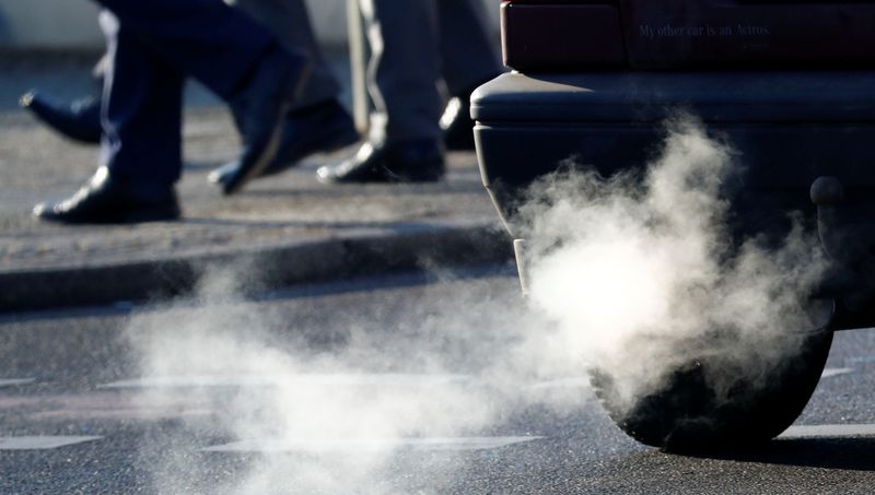 EU auto groups press for change to 'no longer feasible' car CO2 emission targets