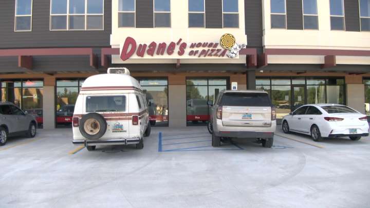 Duane’s House of Pizza reopens in south Fargo with larger space