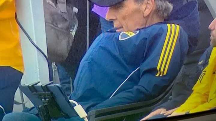 Video: ¿Miguel Ángel Russo se quedó dormido durante el partido de Boca?