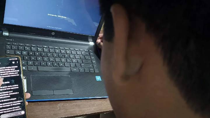 Adolescentes optan por contarle sus problemas a la IA: expertos alertan sobre riesgos