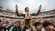 Golpe de autoridad de Roca Rey en Bilbao, a hombros y con la plaza llena