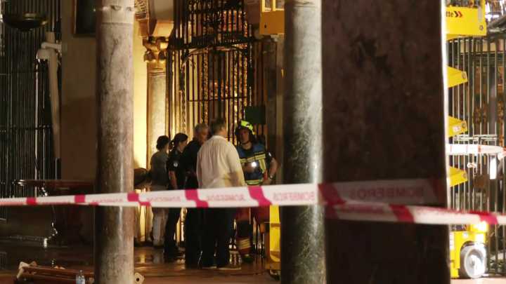 La actuación de los Bomberos y el protocolo de extinción evitaron un tragedia mayor en la Mezquita de Córdoba: “Se salvó”