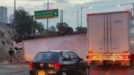 Torton volcado provoca caos en la avenida Gustavo Baz