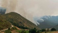 Los incendios, desbocados a la puerta del día que llegará a los 41 grados: el fuego corre sin control en Genestoso
