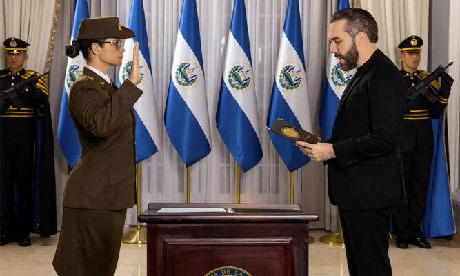 Bukele introduce medidas disciplinarias más  rígidas para mejorar la educación en El Salvador