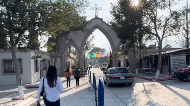 Prohíben fara – fara en panteones; limitan ambulantaje e ingreso de alcohol