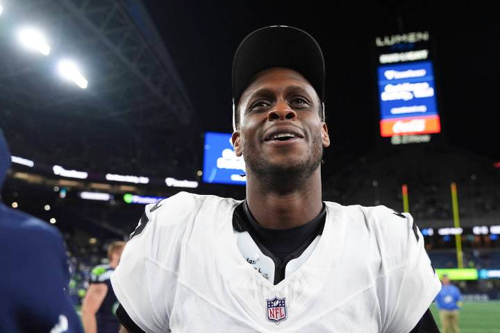 Raiders’ Geno Smith, Maxx Crosby caught flipping off Seahawks fan in Seattle