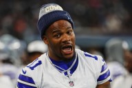 Micah Parsons sigue como espectador en práctica de Cowboys mientras espera extensión de contrato