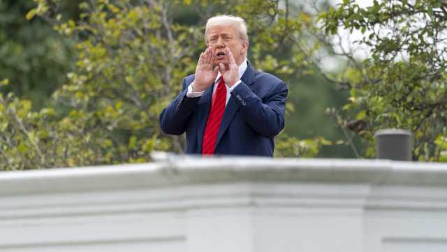 Trump takes unusual walk on White House roof