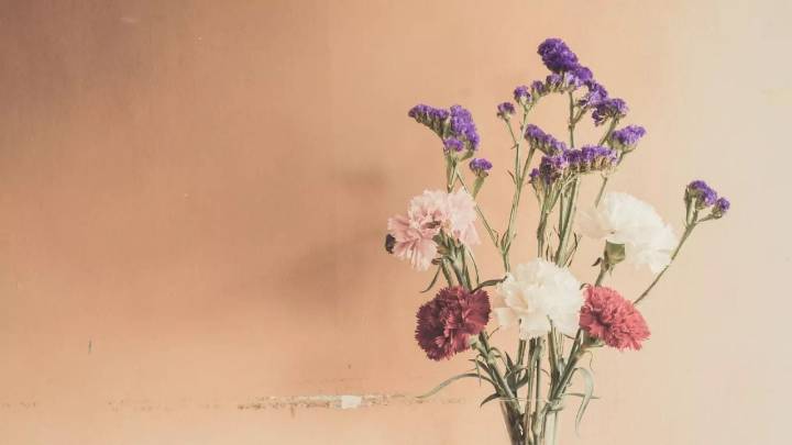 Con un retazo de tela y un trozo de cartón, creá las flores más lindas y darle un toque vintage a tus espacios