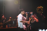 Sacan cargando a joven del concierto de Junior H en la FENAPO