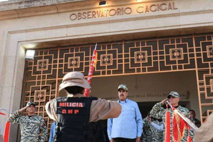 Maduro incorpora la milicia a organizaciones civiles y policiales tras «amenazas» de EEUU