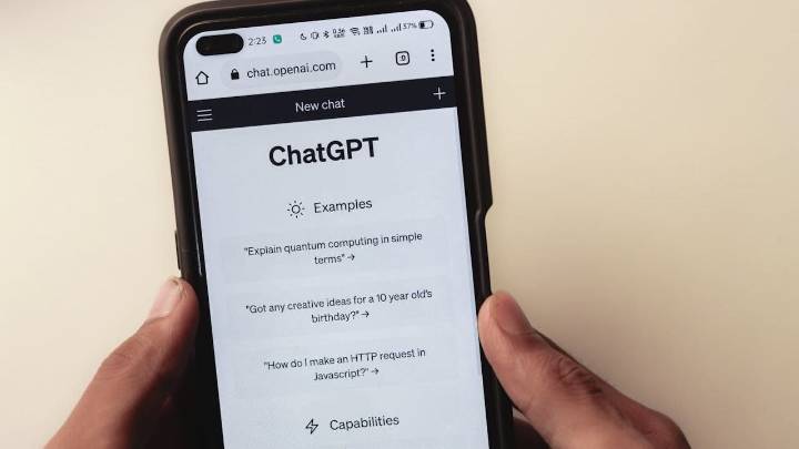 Indagan uso de chatGPT en examen para Medicina; consideran volver al papel