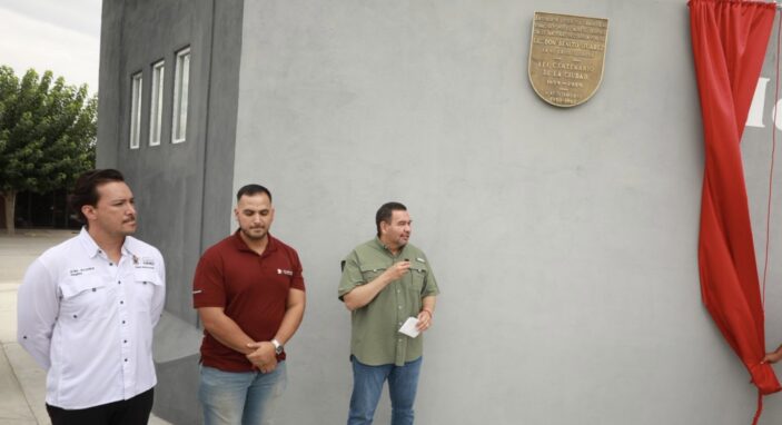 Restituyen la placa conmemorativa del III Centenario de Juárez a su ubicación original