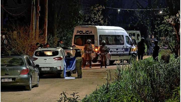 Un policía uruguayo hincha de Peñarol asesinó a dos fanáticos de Nacional