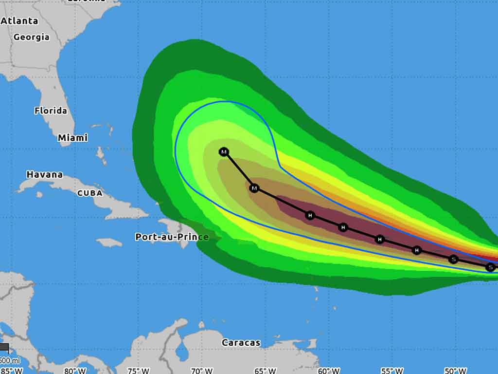 Ocho provincias dominicanas en alerta verde por huracán Erin