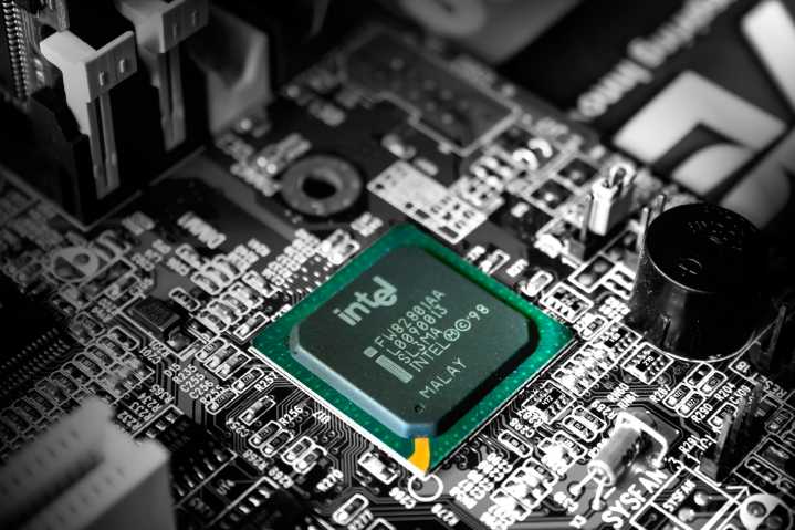 SoftBank invierte $2 mil millones en Intel: las acciones del gigante de los chips se disparan