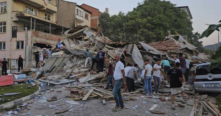 Sismo de magnitud 6,1 sacude Turquía, provocando la muerte de una persona y el colapso de edificios