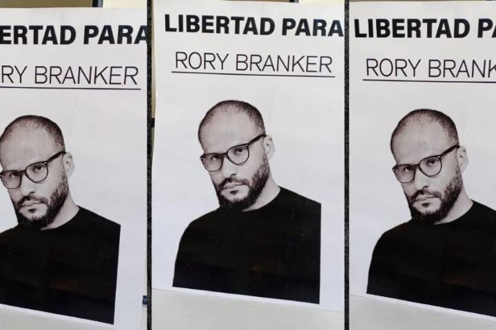 Periodista Rory Branker tiene 180 días detenido: familiares exigen informar su paradero