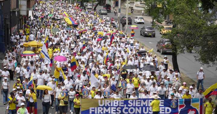 Con una “Gran marcha nacional”, los colombianos expresan su apoyo a Álvaro Uribe