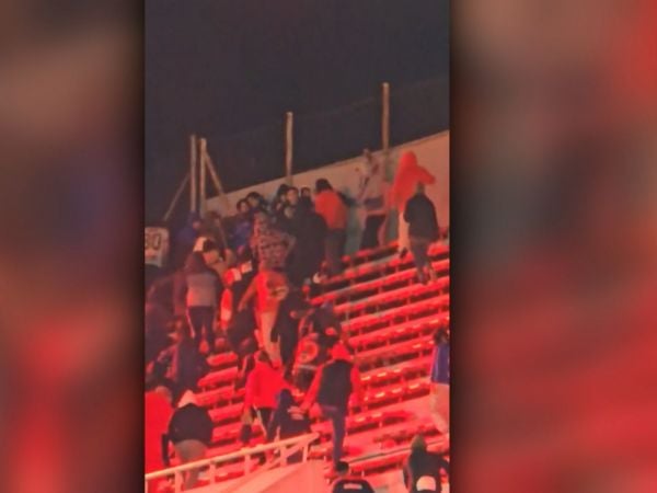 Penquista hincha de la U fue apuñalado en los incidentes en Argentina