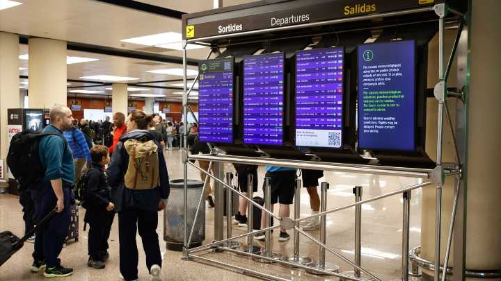 Casi 30 vuelos cancelados y 50 con retraso en el aeropuerto Barcelona