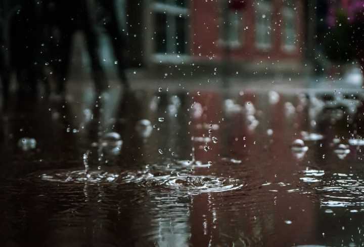 ¿Cuánta lluvia caerá y dónde será?: Anuncian río atmosférico que afectará a 5 regiones de Chile