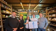 Almirante Brown: el Municipio otorgó un reconocimiento a una dietética por sus 30 años de trayectoria
