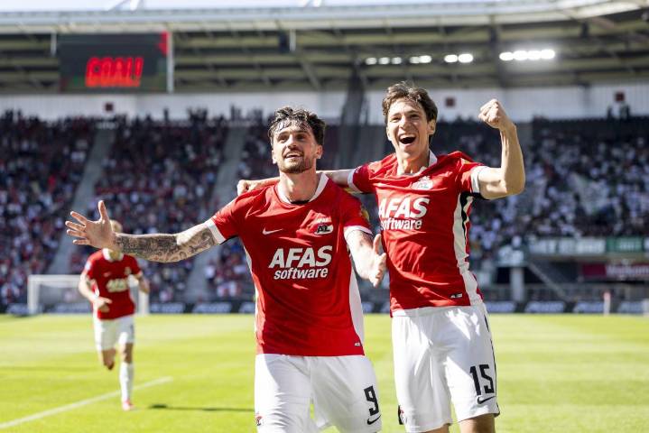 Mateo Chávez debuta con asistencia en goleada del AZ Alkmaar sobre Groningen