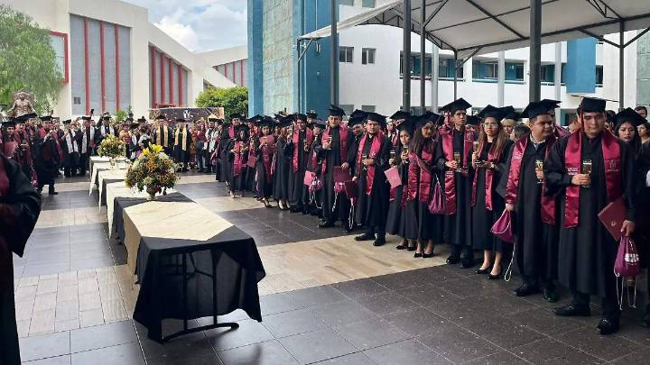 Estudiantes de la UCA culminan sus estudios: 341 jóvenes se recibieron en diferentes carreras