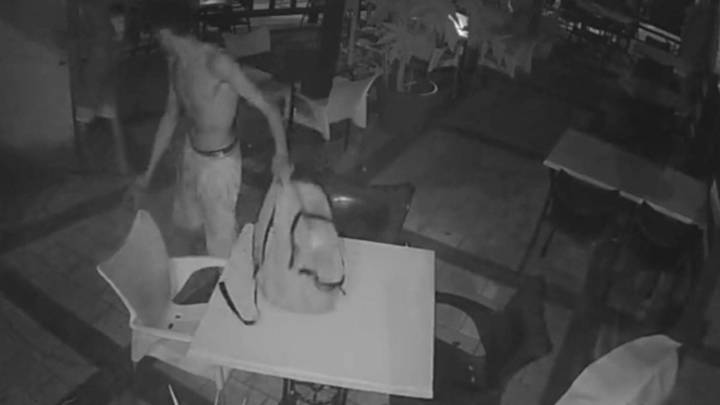 Detenidos dos jóvenes por robar en un garaje y un restaurante de Mazarrón