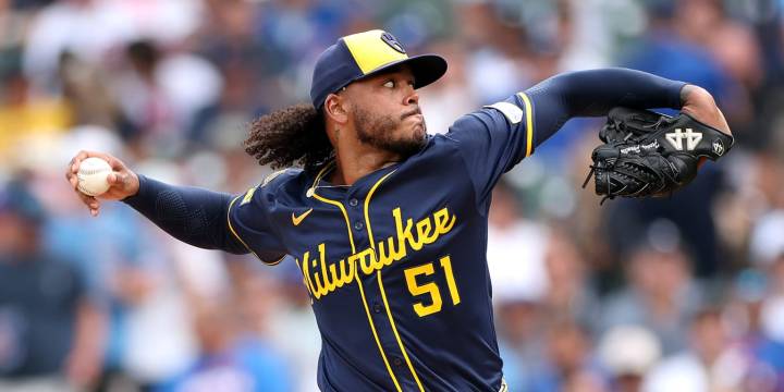 Freddy Peralta leads Brewers' win over Cubs in Game 1 of doubleheader