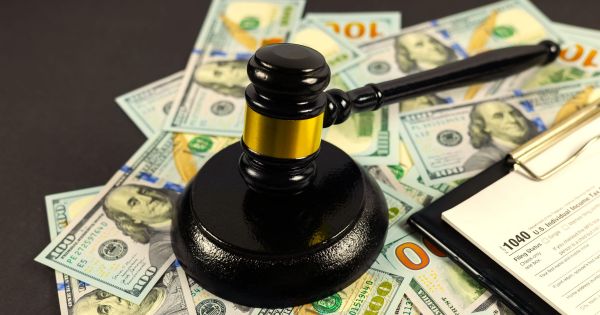 Multarán a todos los ahorristas que posean dólares en su casa y no cumplan con esta condición obligatoria