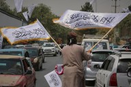 Talibanes lanzarán flores desde helicópteros en Kabul por aniversario de su toma de poder