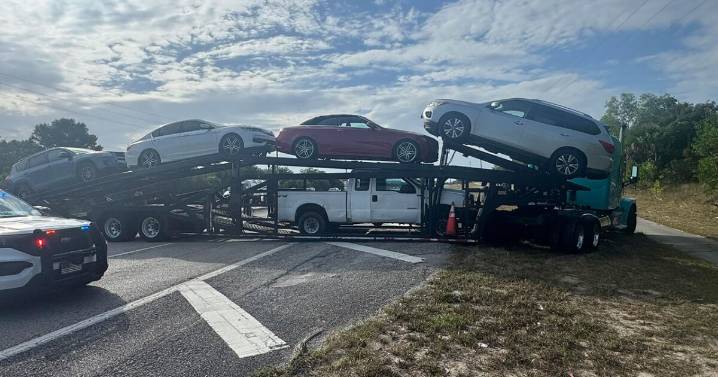 'Unsafe' U-turn by semi-tractor-trailer closes portion of US