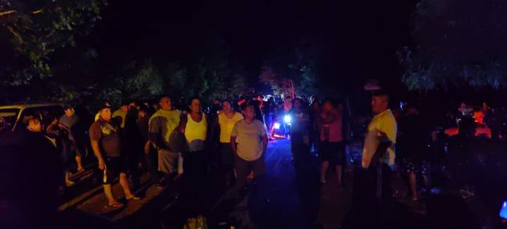 Bloquean carretera estatal en José María Morelos, por falta de energía eléctrica