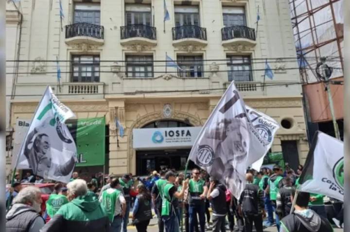 ATE solicita investigar a Luis Petri por contrato con la Obra Social de las Fuerzas Armadas