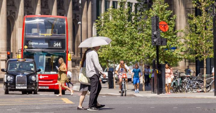 Met Office weather experts confident London temperatures to rise as maps shows date 31C to hit