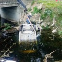 Un auto terminó en el fondo del canal del parque Guillermina