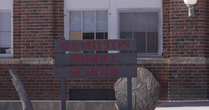 Bats prompt delay in start of classes at Hamilton Middle School