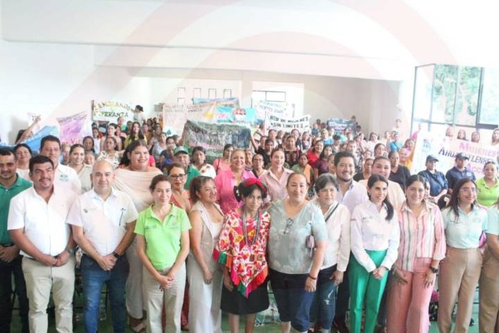 Consolidan Comité de Mujeres “El Libre es Nuestro” con firma de convenio